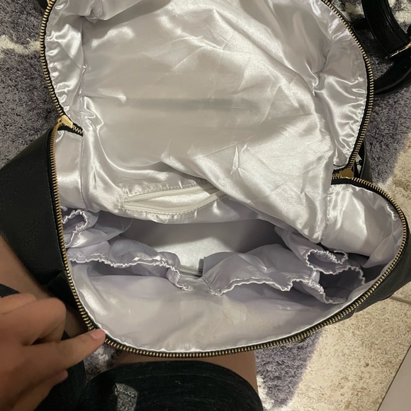 MONACO DIAPER BAG, BLACK, I USED IT LIKE 5 TIMES USED LIKE NEW CONDITION - Picture 7 of 9